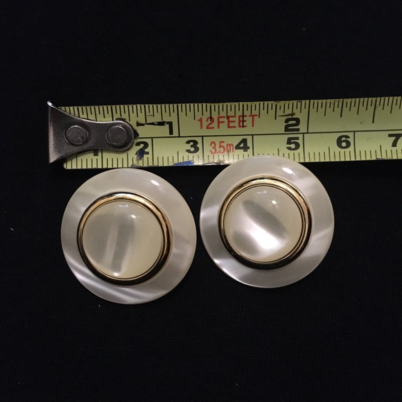 Vintage Round Cream White Pearlescent Clip On Earrings - Picture 6 of 6